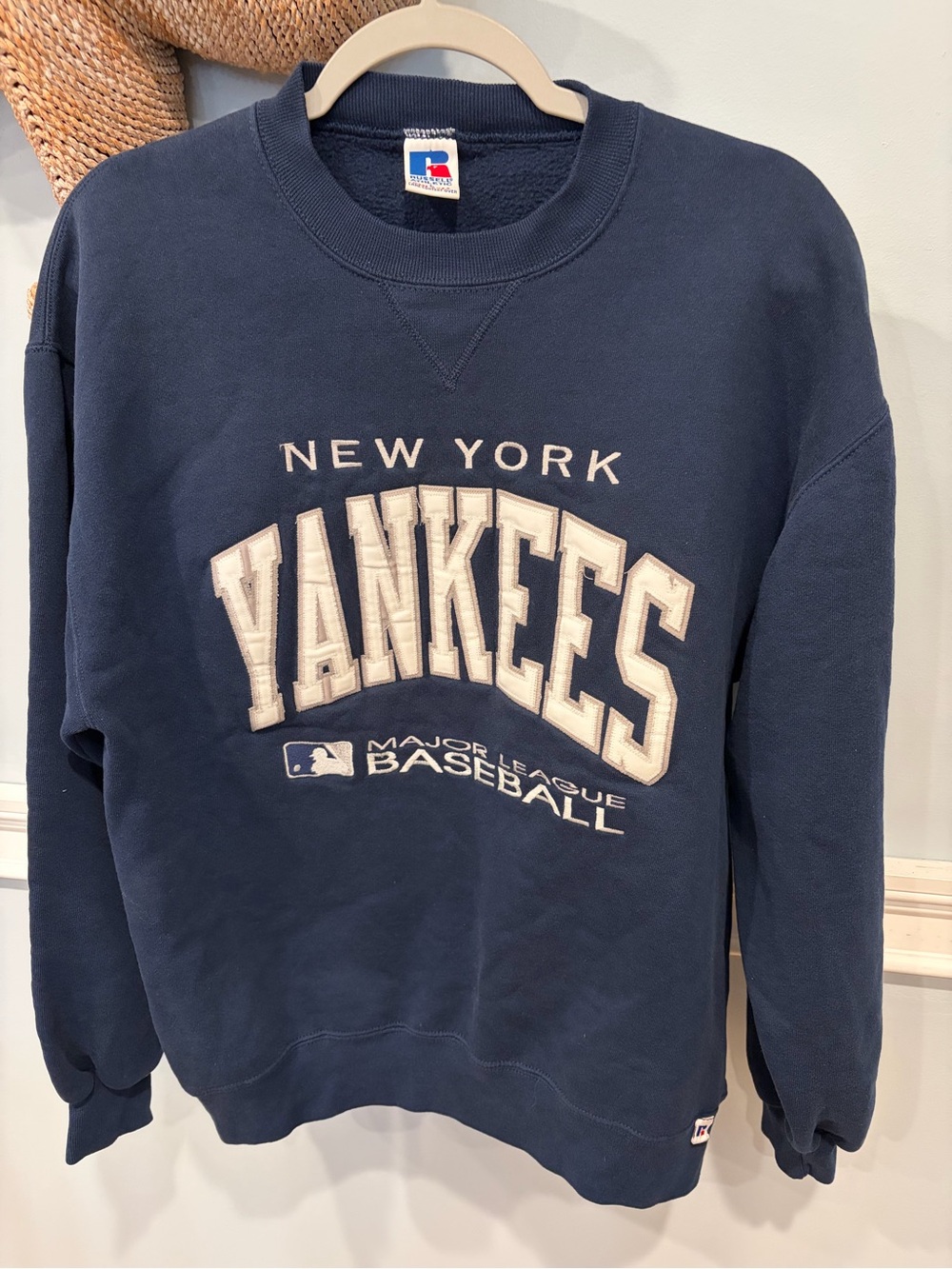 Vintage 1990s Russell Athletic Navy New York Yankees Crewneck Sweatshirt